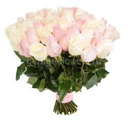 Букет 35 белых и розовых роз